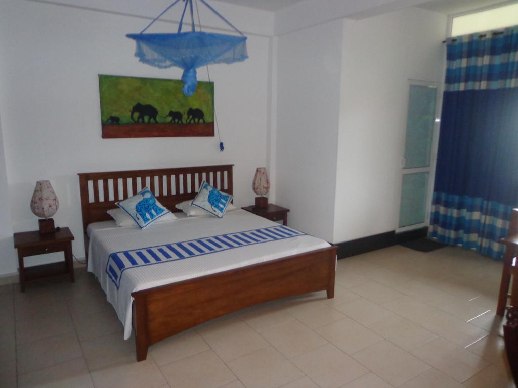 Blue Elephant Tourist Guesthouse Kudapaduwa Экстерьер фото