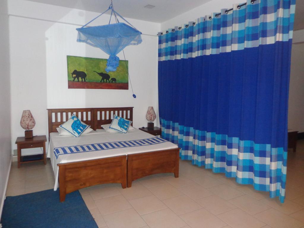 Blue Elephant Tourist Guesthouse Kudapaduwa Экстерьер фото