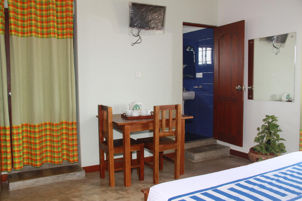 Blue Elephant Tourist Guesthouse Kudapaduwa Экстерьер фото